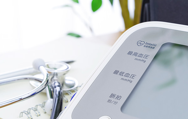 聴診器と血圧計